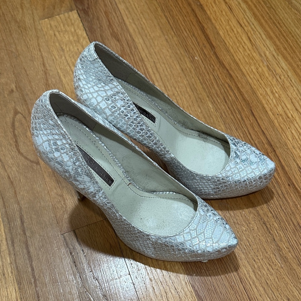 BCBGeneration Textured Heels in Cream and Gray/Silver